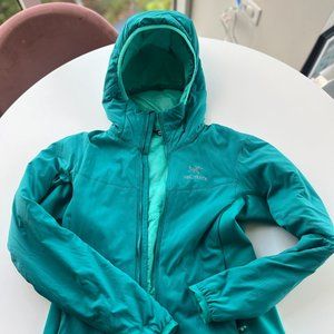 Arc'teryx atom women's teal jacket- in MEDIUM